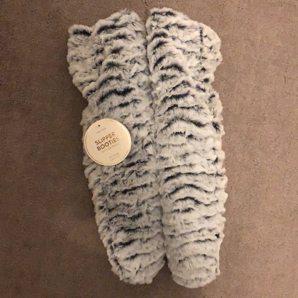 NWT Sock slippers M/L